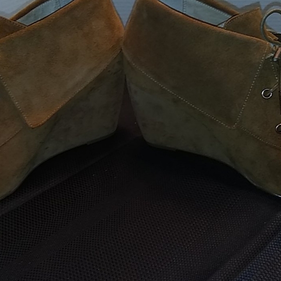 Michael Kors suade ankle boots. - Picture 5 of 9